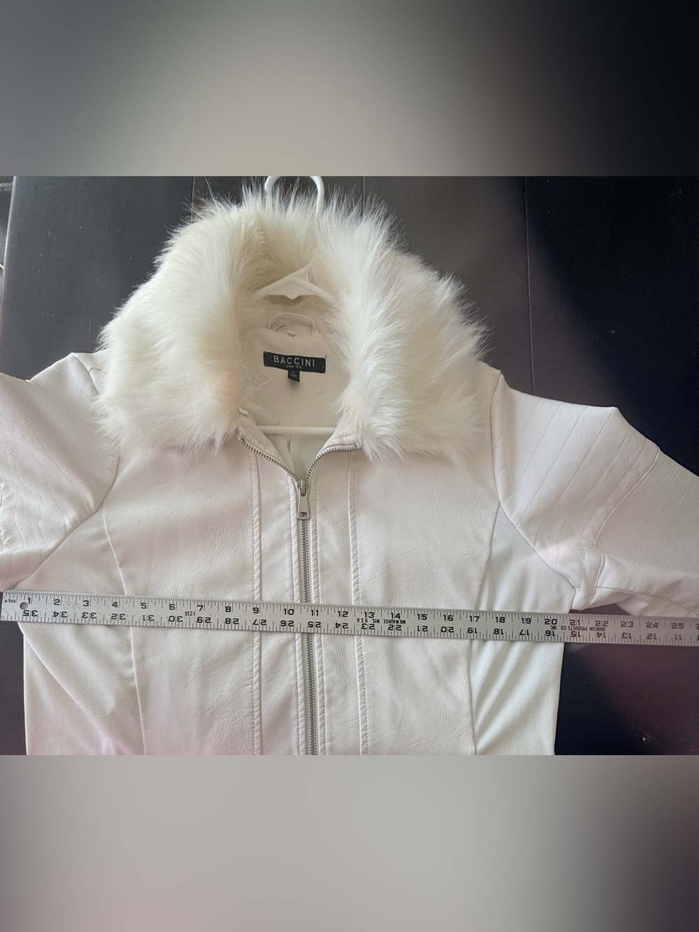 Baccini White Faux
Leather coat w/faux fur
removable collar moto style
EUC Lg - Picture 10 of 12